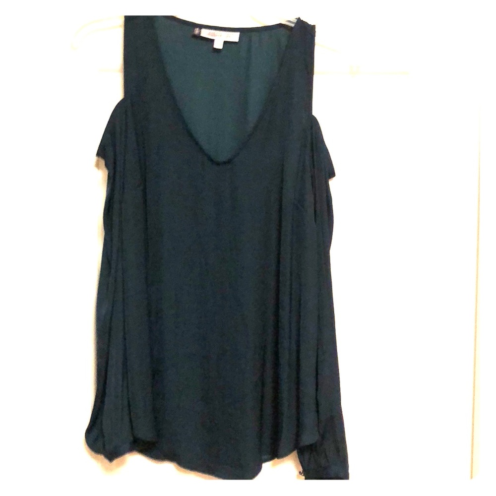 Jennifer Lopez cold shoulder top